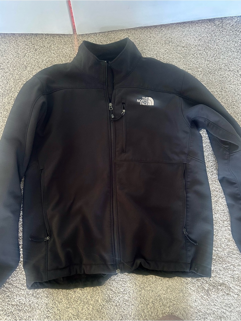 The North Face Men's Black Full-Zip Softshell Jacket